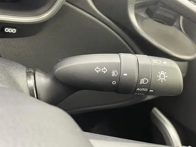 トヨタ カローラ クロス ハイブリッド Z 熊本県 2024(令6)年 1.1万km アティチュードブラックマイカ/プラチナホワイトパールマイカ トヨタチームメイト/禁煙車　/ガラスルーフ　/純正ドライブレコーダー　/全周囲カメラ　/純正１０，５型ディスプレイオーディオ　/ビルトインＥＴＣ２．０　/トヨタセーフティーセンス/・プリクラッシュセーフティ/・ロードサインアシスト/・レーンディパーチャーアラート/・レーダークルーズコントロール/・オートマチックハイビーム/・ブラインドスポットモニター/前後クリアランスソナー　/前席シートヒーター　/運転席パワーシート/パワーバックドア/ハーフレザーシート/純正フロアマット/純正１８インチAW/オートライト/LEDヘッドライト/フォグライト/スマートキー/プッシュスタート/スペアキー1本/保証書/取扱説明書