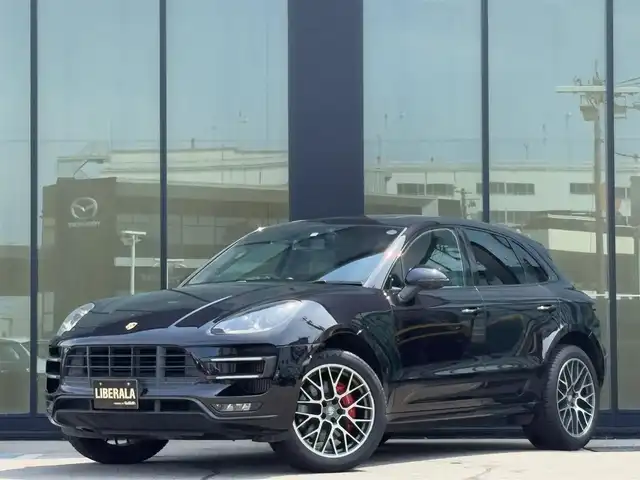 ポルシェ マカン ターボ 石川県 2015(平27)年 6.8万km ジェットブラック ４WD/黒レザーシート/ALPINE11インチナビ/(BT/AM/FM/CD/DVD/フルセグTV)/バックカメラ/ガラスサンルーフ/BOSEサウンドシステム/パワーシート(前席)/シートヒーター(前席)/パドルシフト/ステアリングスイッチ/ドライブレコーダー(前後)/クルーズコントロール/電動リアゲート/純正20インチアルミホイール/ETC