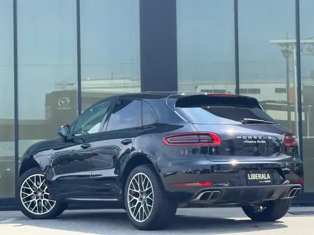 ポルシェ マカン ターボ 石川県 2015(平27)年 6.8万km ジェットブラック ４WD/黒レザーシート/ALPINE11インチナビ/(BT/AM/FM/CD/DVD/フルセグTV)/バックカメラ/ガラスサンルーフ/BOSEサウンドシステム/パワーシート(前席)/シートヒーター(前席)/パドルシフト/ステアリングスイッチ/ドライブレコーダー(前後)/クルーズコントロール/電動リアゲート/純正20インチアルミホイール/ETC