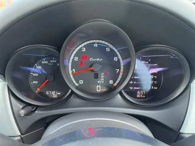 ポルシェ マカン ターボ 石川県 2015(平27)年 6.8万km ジェットブラック ４WD/黒レザーシート/ALPINE11インチナビ/(BT/AM/FM/CD/DVD/フルセグTV)/バックカメラ/ガラスサンルーフ/BOSEサウンドシステム/パワーシート(前席)/シートヒーター(前席)/パドルシフト/ステアリングスイッチ/ドライブレコーダー(前後)/クルーズコントロール/電動リアゲート/純正20インチアルミホイール/ETC