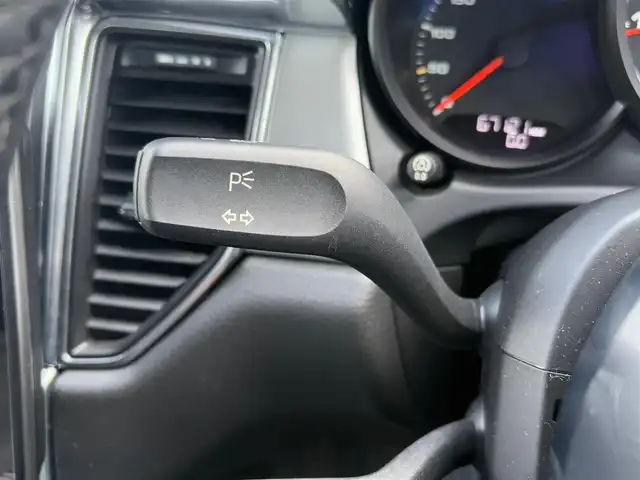 ポルシェ マカン ターボ 石川県 2015(平27)年 6.8万km ジェットブラック ４WD/黒レザーシート/ALPINE11インチナビ/(BT/AM/FM/CD/DVD/フルセグTV)/バックカメラ/ガラスサンルーフ/BOSEサウンドシステム/パワーシート(前席)/シートヒーター(前席)/パドルシフト/ステアリングスイッチ/ドライブレコーダー(前後)/クルーズコントロール/電動リアゲート/純正20インチアルミホイール/ETC