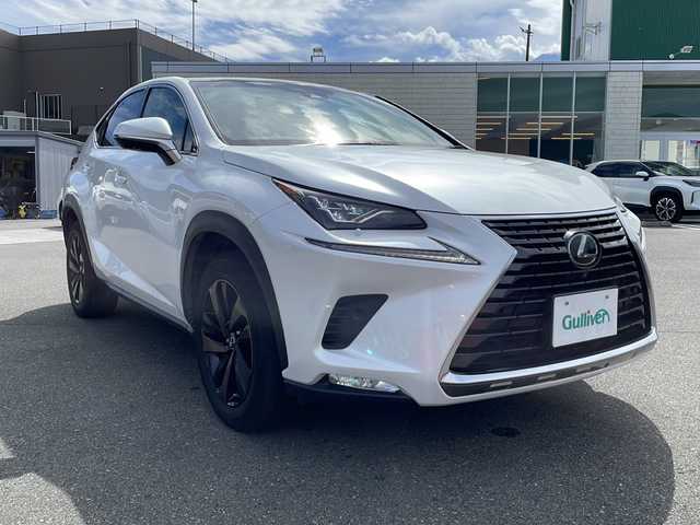 レクサス ＮＸ 300 バージョンL 山梨県 2019(平31)年 6.2万km ソニッククォーツ 純正メモリナビ　/全方位カメラ　/フルセグＴＶ　/Ｂｌｕｅｔｏｏｔｈ／ＣＤ／ＵＳＢ　/純正ビルトインＥＴＣ　/ガラスルーフ　/電動リアゲート　/全席パワーシート　/全席シートヒーター／前席ベンチレーション　/クルコン