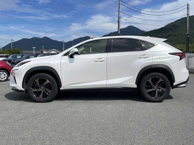 レクサス ＮＸ 300 バージョンL 山梨県 2019(平31)年 6.2万km ソニッククォーツ 純正メモリナビ　/全方位カメラ　/フルセグＴＶ　/Ｂｌｕｅｔｏｏｔｈ／ＣＤ／ＵＳＢ　/純正ビルトインＥＴＣ　/ガラスルーフ　/電動リアゲート　/全席パワーシート　/全席シートヒーター／前席ベンチレーション　/クルコン
