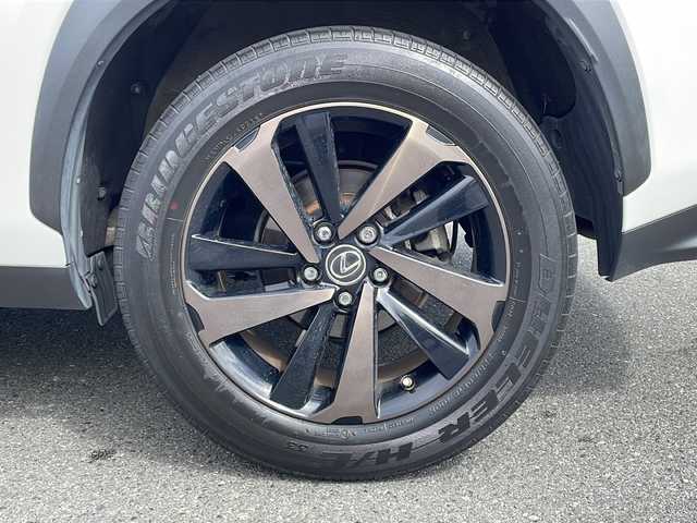 レクサス ＮＸ 300 バージョンL 山梨県 2019(平31)年 6.2万km ソニッククォーツ 純正メモリナビ　/全方位カメラ　/フルセグＴＶ　/Ｂｌｕｅｔｏｏｔｈ／ＣＤ／ＵＳＢ　/純正ビルトインＥＴＣ　/ガラスルーフ　/電動リアゲート　/全席パワーシート　/全席シートヒーター／前席ベンチレーション　/クルコン
