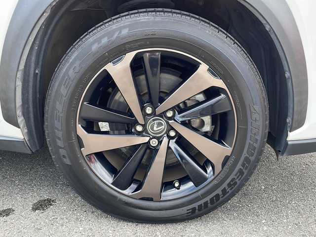 レクサス ＮＸ 300 バージョンL 山梨県 2019(平31)年 6.2万km ソニッククォーツ 純正メモリナビ　/全方位カメラ　/フルセグＴＶ　/Ｂｌｕｅｔｏｏｔｈ／ＣＤ／ＵＳＢ　/純正ビルトインＥＴＣ　/ガラスルーフ　/電動リアゲート　/全席パワーシート　/全席シートヒーター／前席ベンチレーション　/クルコン