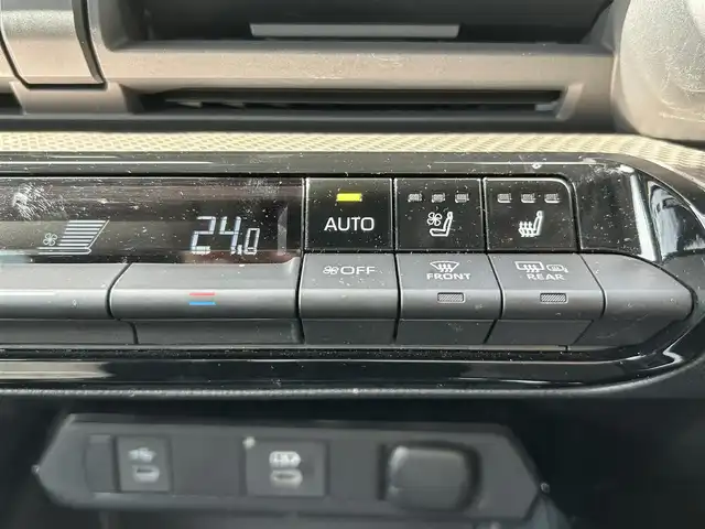 トヨタ プリウス Z 奈良県 2024(令6)年 1.6万km プラチナホワイトパールマイカ 1オーナー/モデリスタフルエアロ/モデリスタアルミ/純正メーカーナビ/TV/BT//アラウンドビューカメラ/追従式クルコン/コーナーセンサー/レーンキープアシスト/ETC2.0/バックカメラ/電動リアゲート/パワーシート/フルフラットシート/シートヒーター/エアシート/置くだけ充電/オートLEDライト/保証書・取説・スペアキー付