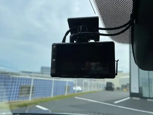 マツダ ＣＸ－３ 15S アーバンドレッサー 千葉県 2020(令2)年 1.7万km マシーングレープレミアムM ワンオーナー/純正SDナビ/(フルセグTV/BT/CD/DVD/FM/AM)/全周囲カメラ/前後ドライブレコーダー/ヘッドアップディスプレイ/ステアリングヒーター/衝突被害軽減システム/車線逸脱警報/クルーズコントロール/ハーフレザーシート/横滑り防止装置/ETC/アイドリングストップ/LEDヘッドライト/フォグランプ/オートライト/ウィンカーミラー/電動格納ミラー/純正16インチAW/シートヒーター/シートリフター/プッシュスタート/スマートキー/フロアマット/ドアバイザー/スペアキー/取扱説明書/保証書