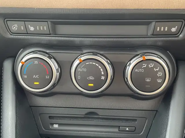 マツダ ＣＸ－３ 15S アーバンドレッサー 千葉県 2020(令2)年 1.7万km マシーングレープレミアムM ワンオーナー/純正SDナビ/(フルセグTV/BT/CD/DVD/FM/AM)/全周囲カメラ/前後ドライブレコーダー/ヘッドアップディスプレイ/ステアリングヒーター/衝突被害軽減システム/車線逸脱警報/クルーズコントロール/ハーフレザーシート/横滑り防止装置/ETC/アイドリングストップ/LEDヘッドライト/フォグランプ/オートライト/ウィンカーミラー/電動格納ミラー/純正16インチAW/シートヒーター/シートリフター/プッシュスタート/スマートキー/フロアマット/ドアバイザー/スペアキー/取扱説明書/保証書