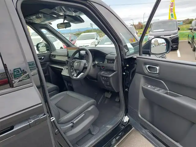 ホンダ ステップワゴン スパーダ eHEV 東京都 2025(令7)年 0.1千km クリスタルブラックパール 登録済未使用車/11.4インチナビHondaCONNECTナビ(LXM-247VFLi)/【DVD/CD/RADIO/TV/USB/SD/BT】/純正15.6インチ リア席モニター(VM-231FE)/バックカメラ/パドルシフト/両側パワースライドドア/パワーバックドア/ハーフレザーシート/シートヒーター/コーナーセンサー/ホンダセンシング/衝突軽減ブレーキ/路外逸脱抑制機能/アダプティブクルーズコントロール/ブラインドスポットモニター/オートハイビーム/LEDヘッドライト/後席サンシェード/スマートキー