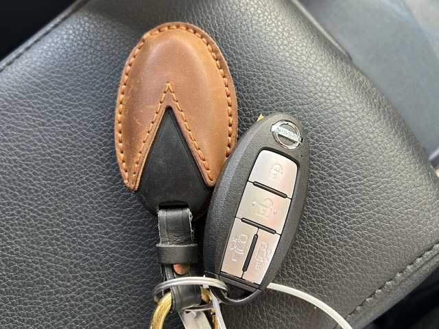 日産 セレナ ハイウェイスター V 広島県 2021(令3)年 3.8万km ブリリアントホワイトパール 2トーン 禁煙車/セーフティパックA/エマージェンシーブレーキ/車線逸脱警報/標識認識機能/速度標識認識/ハイビームアシスト/BSW/コーナーセンサー/プロパイロット/インテリジェントルームミラー/電動パーキングブレーキ/ブレーキホールド/社外９型ナビ（MDV-M907HDL）/・フルセグTV/・CD/DVD//・Bluetooth/・SD/音楽録音/アラウンドビューモニター/社外フリップダウンモニター（TVM-FW1020）/ステアリングスイッチ/革巻きステアリング/オートライト/LEDヘッドライト/フォグランプ/シートカバー/ETC/純正16インチアルミホイール/W+サイド+カーテンエアバック