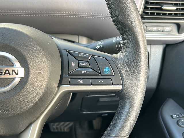 日産 セレナ ハイウェイスター V 広島県 2021(令3)年 3.8万km ブリリアントホワイトパール 2トーン 禁煙車/セーフティパックA/エマージェンシーブレーキ/車線逸脱警報/標識認識機能/速度標識認識/ハイビームアシスト/BSW/コーナーセンサー/プロパイロット/インテリジェントルームミラー/電動パーキングブレーキ/ブレーキホールド/社外９型ナビ（MDV-M907HDL）/・フルセグTV/・CD/DVD//・Bluetooth/・SD/音楽録音/アラウンドビューモニター/社外フリップダウンモニター（TVM-FW1020）/ステアリングスイッチ/革巻きステアリング/オートライト/LEDヘッドライト/フォグランプ/シートカバー/ETC/純正16インチアルミホイール/W+サイド+カーテンエアバック