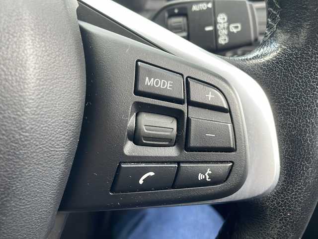 ＢＭＷ ２１８ｄ 福井県 2017(平29)年 9.9万km ミネラルホワイト ４WD/ディーゼルターボ/メーカー純正HDDナビゲーション/（CD/DVD/BT）/バックカメラ/プリクラッシュセーフティ/レーンキープアシスト/パーキングアシスト/ヘッドアップディスプレイ/アダプティブクルーズコントロール/LIMスイッチ/クリアランスソナー/純正17インチアルミホイール/3列シート/黒革シート/前席パワーシート/シートヒーター/LEDヘッドライト/フォグランプ/ステアリングリモコン/オートライト/ETC（ミラー一体型）/プッシュスタート/スマートキー/保証書/取扱説明書