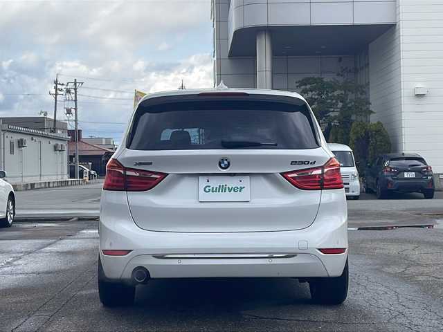 ＢＭＷ ２１８ｄ 福井県 2017(平29)年 9.9万km ミネラルホワイト ４WD/ディーゼルターボ/メーカー純正HDDナビゲーション/（CD/DVD/BT）/バックカメラ/プリクラッシュセーフティ/レーンキープアシスト/パーキングアシスト/ヘッドアップディスプレイ/アダプティブクルーズコントロール/LIMスイッチ/クリアランスソナー/純正17インチアルミホイール/3列シート/黒革シート/前席パワーシート/シートヒーター/LEDヘッドライト/フォグランプ/ステアリングリモコン/オートライト/ETC（ミラー一体型）/プッシュスタート/スマートキー/保証書/取扱説明書