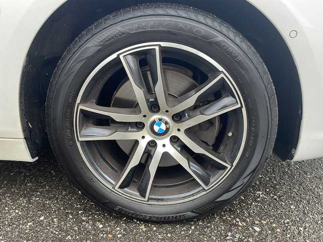 ＢＭＷ ２１８ｄ 福井県 2017(平29)年 9.9万km ミネラルホワイト ４WD/ディーゼルターボ/メーカー純正HDDナビゲーション/（CD/DVD/BT）/バックカメラ/プリクラッシュセーフティ/レーンキープアシスト/パーキングアシスト/ヘッドアップディスプレイ/アダプティブクルーズコントロール/LIMスイッチ/クリアランスソナー/純正17インチアルミホイール/3列シート/黒革シート/前席パワーシート/シートヒーター/LEDヘッドライト/フォグランプ/ステアリングリモコン/オートライト/ETC（ミラー一体型）/プッシュスタート/スマートキー/保証書/取扱説明書