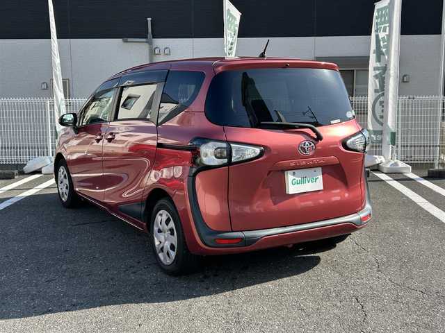 トヨタ シエンタ G 三重県 2017(平29)年 8.2万km レッドマイカM 登録時81851km/禁煙車/strade7インチSDナビ(CN-RE03WD)/・フルセグ・Bluetooth・CD/DVD・AM/F/衝突軽減ブレーキ/レーンディパーチャーアラート/先行車発進お知らせ機能/オートマチックハイビーム/両側パワースライドドア/バックカメラ/フロアマット/ETC/革巻きステアリング/ステアリングスイッチ/プッシュスタート/スマートキー/スペアキー