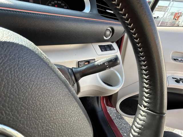 トヨタ シエンタ G 三重県 2017(平29)年 8.2万km レッドマイカM 登録時81851km/禁煙車/strade7インチSDナビ(CN-RE03WD)/・フルセグ・Bluetooth・CD/DVD・AM/F/衝突軽減ブレーキ/レーンディパーチャーアラート/先行車発進お知らせ機能/オートマチックハイビーム/両側パワースライドドア/バックカメラ/フロアマット/ETC/革巻きステアリング/ステアリングスイッチ/プッシュスタート/スマートキー/スペアキー