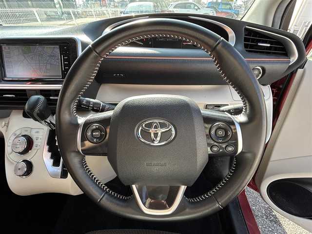 トヨタ シエンタ G 三重県 2017(平29)年 8.2万km レッドマイカM 登録時81851km/禁煙車/strade7インチSDナビ(CN-RE03WD)/・フルセグ・Bluetooth・CD/DVD・AM/F/衝突軽減ブレーキ/レーンディパーチャーアラート/先行車発進お知らせ機能/オートマチックハイビーム/両側パワースライドドア/バックカメラ/フロアマット/ETC/革巻きステアリング/ステアリングスイッチ/プッシュスタート/スマートキー/スペアキー