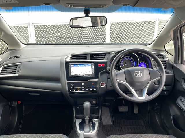 ホンダ フィット 13G Lパッケージ 香川県 2014(平26)年 8万km プレミアムホワイトパール 純正７型ＳＤナビ/・Bluetooth/・AM/FM/・ワンセグTV/ＥＴＣ/ＬＥＤヘッドライト/純正フロアマット/プッシュスタート/スマートキー/アイドリングストップ/パワーステアリング/パワーウィンドウ/オートライト/盗難防止装置/横滑り防止装置/ＡＢＳ/Wエアバッグ