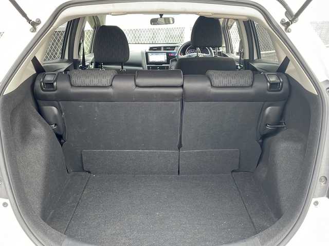 ホンダ フィット 13G Lパッケージ 香川県 2014(平26)年 8万km プレミアムホワイトパール 純正７型ＳＤナビ/・Bluetooth/・AM/FM/・ワンセグTV/ＥＴＣ/ＬＥＤヘッドライト/純正フロアマット/プッシュスタート/スマートキー/アイドリングストップ/パワーステアリング/パワーウィンドウ/オートライト/盗難防止装置/横滑り防止装置/ＡＢＳ/Wエアバッグ