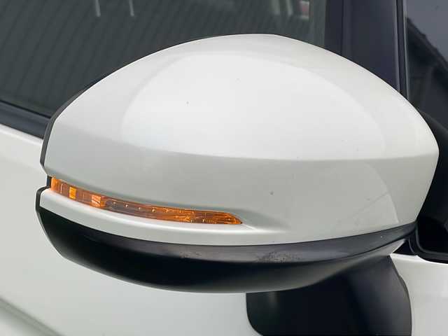 ホンダ フィット 13G Lパッケージ 香川県 2014(平26)年 8万km プレミアムホワイトパール 純正７型ＳＤナビ/・Bluetooth/・AM/FM/・ワンセグTV/ＥＴＣ/ＬＥＤヘッドライト/純正フロアマット/プッシュスタート/スマートキー/アイドリングストップ/パワーステアリング/パワーウィンドウ/オートライト/盗難防止装置/横滑り防止装置/ＡＢＳ/Wエアバッグ