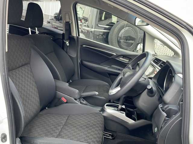 ホンダ フィット 13G Lパッケージ 香川県 2014(平26)年 8万km プレミアムホワイトパール 純正７型ＳＤナビ/・Bluetooth/・AM/FM/・ワンセグTV/ＥＴＣ/ＬＥＤヘッドライト/純正フロアマット/プッシュスタート/スマートキー/アイドリングストップ/パワーステアリング/パワーウィンドウ/オートライト/盗難防止装置/横滑り防止装置/ＡＢＳ/Wエアバッグ