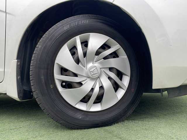 ホンダ フィット 13G Lパッケージ 香川県 2014(平26)年 8万km プレミアムホワイトパール 純正７型ＳＤナビ/・Bluetooth/・AM/FM/・ワンセグTV/ＥＴＣ/ＬＥＤヘッドライト/純正フロアマット/プッシュスタート/スマートキー/アイドリングストップ/パワーステアリング/パワーウィンドウ/オートライト/盗難防止装置/横滑り防止装置/ＡＢＳ/Wエアバッグ