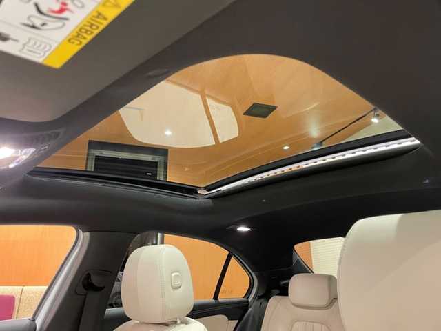メルセデス・ベンツ Ａ２５０ 4MATIC 道央・札幌 2019(令1)年 0.7万km デジタルホワイト デジタルホワイト/パノラミックスライディングルーフ/レザーエクスクルーシブパッケージ/　・本革シート/　・アンビエントライト/　・ブラウンウォールナットウッドインテリアトリム/アドバンスドパッケージ/　・360°カメラ/　・ヘッドアップディスプレイ/　・アドバンスドサウンドシステム/ナビゲーションパッケージ/　・純正メモリナビ/　・フルセグテレビ/レーダーセーフティパッケージ/　・ACC/　・PRE-SAFE/　・ブラインドスポットアシスト/　・レーンキープアシスト/　・アクティブステアリングアシスト