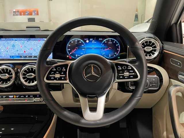 メルセデス・ベンツ Ａ２５０ 4MATIC 道央・札幌 2019(令1)年 0.7万km デジタルホワイト デジタルホワイト/パノラミックスライディングルーフ/レザーエクスクルーシブパッケージ/　・本革シート/　・アンビエントライト/　・ブラウンウォールナットウッドインテリアトリム/アドバンスドパッケージ/　・360°カメラ/　・ヘッドアップディスプレイ/　・アドバンスドサウンドシステム/ナビゲーションパッケージ/　・純正メモリナビ/　・フルセグテレビ/レーダーセーフティパッケージ/　・ACC/　・PRE-SAFE/　・ブラインドスポットアシスト/　・レーンキープアシスト/　・アクティブステアリングアシスト