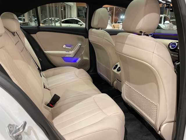 メルセデス・ベンツ Ａ２５０ 4MATIC 道央・札幌 2019(令1)年 0.7万km デジタルホワイト デジタルホワイト/パノラミックスライディングルーフ/レザーエクスクルーシブパッケージ/　・本革シート/　・アンビエントライト/　・ブラウンウォールナットウッドインテリアトリム/アドバンスドパッケージ/　・360°カメラ/　・ヘッドアップディスプレイ/　・アドバンスドサウンドシステム/ナビゲーションパッケージ/　・純正メモリナビ/　・フルセグテレビ/レーダーセーフティパッケージ/　・ACC/　・PRE-SAFE/　・ブラインドスポットアシスト/　・レーンキープアシスト/　・アクティブステアリングアシスト