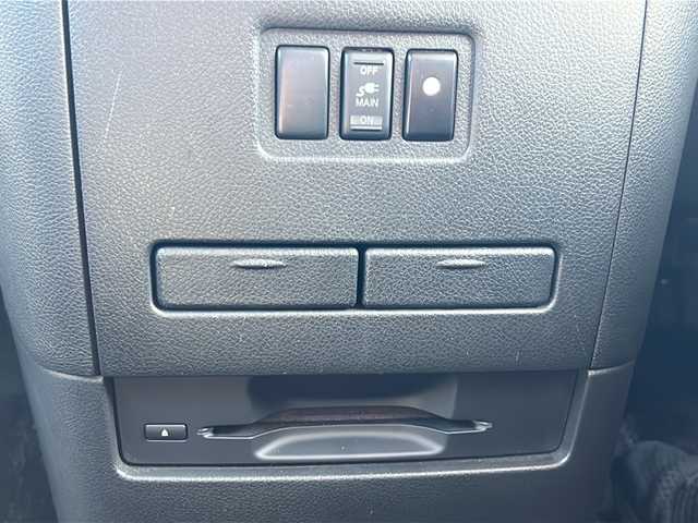 日産 エルグランド 250HWS アーバンクロム 沖縄県 2017(平29)年 2.1万km ブリリアントホワイトパール 純正ナビ　/（ＡＭ／ＦＭ／ＣＤ／ＤＶＤ／ＢＴ／ＴＶ）　/全方位モニター　/両側パワスラ　/クルーズコントロール　/コーナーセンサー　/オットマン　/ハーフレザー　/純正１８ＡＷ　/ＬＥＤヘッドライト/100V充電/オートライト/純正フロアマット/スマートキー/USB入力端子/横滑り防止