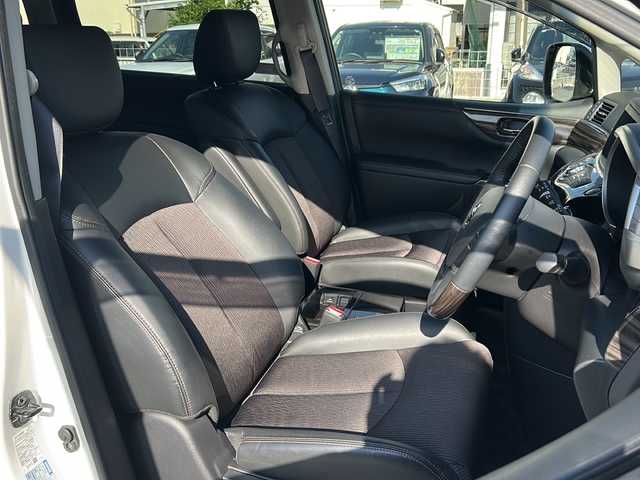 日産 エルグランド 250HWS アーバンクロム 沖縄県 2017(平29)年 2.1万km ブリリアントホワイトパール 純正ナビ　/（ＡＭ／ＦＭ／ＣＤ／ＤＶＤ／ＢＴ／ＴＶ）　/全方位モニター　/両側パワスラ　/クルーズコントロール　/コーナーセンサー　/オットマン　/ハーフレザー　/純正１８ＡＷ　/ＬＥＤヘッドライト/100V充電/オートライト/純正フロアマット/スマートキー/USB入力端子/横滑り防止