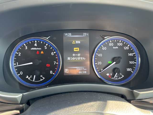 日産 エルグランド 250HWS アーバンクロム 沖縄県 2017(平29)年 2.1万km ブリリアントホワイトパール 純正ナビ　/（ＡＭ／ＦＭ／ＣＤ／ＤＶＤ／ＢＴ／ＴＶ）　/全方位モニター　/両側パワスラ　/クルーズコントロール　/コーナーセンサー　/オットマン　/ハーフレザー　/純正１８ＡＷ　/ＬＥＤヘッドライト/100V充電/オートライト/純正フロアマット/スマートキー/USB入力端子/横滑り防止