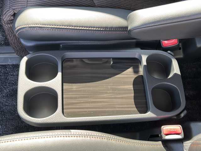 日産 エルグランド 250HWS アーバンクロム 沖縄県 2017(平29)年 2.1万km ブリリアントホワイトパール 純正ナビ　/（ＡＭ／ＦＭ／ＣＤ／ＤＶＤ／ＢＴ／ＴＶ）　/全方位モニター　/両側パワスラ　/クルーズコントロール　/コーナーセンサー　/オットマン　/ハーフレザー　/純正１８ＡＷ　/ＬＥＤヘッドライト/100V充電/オートライト/純正フロアマット/スマートキー/USB入力端子/横滑り防止