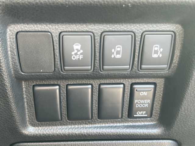 日産 エルグランド 250HWS アーバンクロム 沖縄県 2017(平29)年 2.1万km ブリリアントホワイトパール 純正ナビ　/（ＡＭ／ＦＭ／ＣＤ／ＤＶＤ／ＢＴ／ＴＶ）　/全方位モニター　/両側パワスラ　/クルーズコントロール　/コーナーセンサー　/オットマン　/ハーフレザー　/純正１８ＡＷ　/ＬＥＤヘッドライト/100V充電/オートライト/純正フロアマット/スマートキー/USB入力端子/横滑り防止