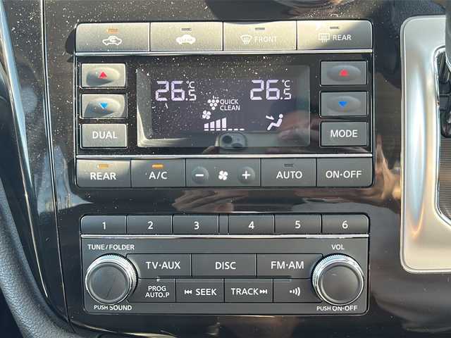 日産 エルグランド 250HWS アーバンクロム 沖縄県 2017(平29)年 2.1万km ブリリアントホワイトパール 純正ナビ　/（ＡＭ／ＦＭ／ＣＤ／ＤＶＤ／ＢＴ／ＴＶ）　/全方位モニター　/両側パワスラ　/クルーズコントロール　/コーナーセンサー　/オットマン　/ハーフレザー　/純正１８ＡＷ　/ＬＥＤヘッドライト/100V充電/オートライト/純正フロアマット/スマートキー/USB入力端子/横滑り防止