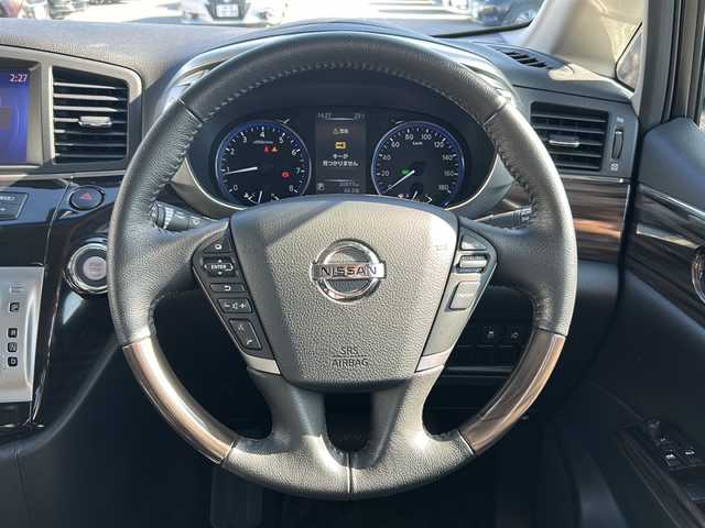 日産 エルグランド 250HWS アーバンクロム 沖縄県 2017(平29)年 2.1万km ブリリアントホワイトパール 純正ナビ　/（ＡＭ／ＦＭ／ＣＤ／ＤＶＤ／ＢＴ／ＴＶ）　/全方位モニター　/両側パワスラ　/クルーズコントロール　/コーナーセンサー　/オットマン　/ハーフレザー　/純正１８ＡＷ　/ＬＥＤヘッドライト/100V充電/オートライト/純正フロアマット/スマートキー/USB入力端子/横滑り防止