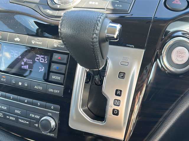 日産 エルグランド 250HWS アーバンクロム 沖縄県 2017(平29)年 2.1万km ブリリアントホワイトパール 純正ナビ　/（ＡＭ／ＦＭ／ＣＤ／ＤＶＤ／ＢＴ／ＴＶ）　/全方位モニター　/両側パワスラ　/クルーズコントロール　/コーナーセンサー　/オットマン　/ハーフレザー　/純正１８ＡＷ　/ＬＥＤヘッドライト/100V充電/オートライト/純正フロアマット/スマートキー/USB入力端子/横滑り防止