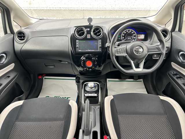 日産 ノート e－パワー X 山形県 2016(平28)年 6.6万km ブリリアントホワイトパール 社外ナビ/・フルセグTV/AM/FM/CD/Bluetooth/衝突被害軽減システム/ドライブレコーダー/バックカメラ/レーンキープアシスト/オートライト/横滑り防止装置/ETC/純正フロアマット/スマートキー/スペアキー/プッシュスタート/ドアバイザー