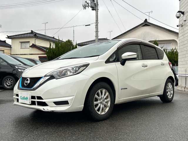 日産 ノート e－パワー X 山形県 2016(平28)年 6.6万km ブリリアントホワイトパール 社外ナビ/・フルセグTV/AM/FM/CD/Bluetooth/衝突被害軽減システム/ドライブレコーダー/バックカメラ/レーンキープアシスト/オートライト/横滑り防止装置/ETC/純正フロアマット/スマートキー/スペアキー/プッシュスタート/ドアバイザー