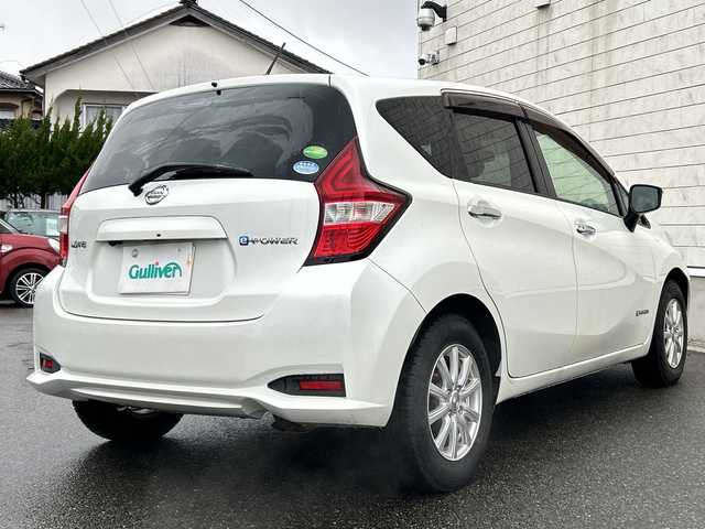 日産 ノート e－パワー X 山形県 2016(平28)年 6.6万km ブリリアントホワイトパール 社外ナビ/・フルセグTV/AM/FM/CD/Bluetooth/衝突被害軽減システム/ドライブレコーダー/バックカメラ/レーンキープアシスト/オートライト/横滑り防止装置/ETC/純正フロアマット/スマートキー/スペアキー/プッシュスタート/ドアバイザー