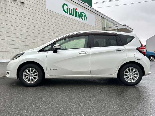 日産 ノート e－パワー X 山形県 2016(平28)年 6.6万km ブリリアントホワイトパール 社外ナビ/・フルセグTV/AM/FM/CD/Bluetooth/衝突被害軽減システム/ドライブレコーダー/バックカメラ/レーンキープアシスト/オートライト/横滑り防止装置/ETC/純正フロアマット/スマートキー/スペアキー/プッシュスタート/ドアバイザー