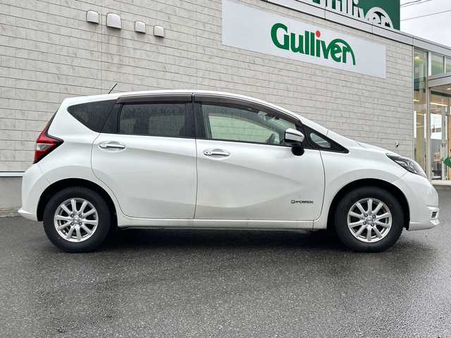 日産 ノート e－パワー X 山形県 2016(平28)年 6.6万km ブリリアントホワイトパール 社外ナビ/・フルセグTV/AM/FM/CD/Bluetooth/衝突被害軽減システム/ドライブレコーダー/バックカメラ/レーンキープアシスト/オートライト/横滑り防止装置/ETC/純正フロアマット/スマートキー/スペアキー/プッシュスタート/ドアバイザー