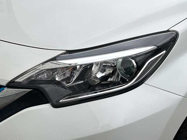 日産 ノート e－パワー X 山形県 2016(平28)年 6.6万km ブリリアントホワイトパール 社外ナビ/・フルセグTV/AM/FM/CD/Bluetooth/衝突被害軽減システム/ドライブレコーダー/バックカメラ/レーンキープアシスト/オートライト/横滑り防止装置/ETC/純正フロアマット/スマートキー/スペアキー/プッシュスタート/ドアバイザー