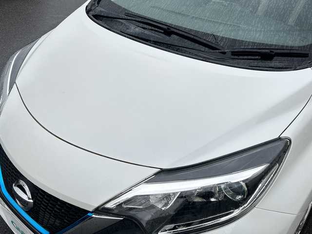 日産 ノート e－パワー X 山形県 2016(平28)年 6.6万km ブリリアントホワイトパール 社外ナビ/・フルセグTV/AM/FM/CD/Bluetooth/衝突被害軽減システム/ドライブレコーダー/バックカメラ/レーンキープアシスト/オートライト/横滑り防止装置/ETC/純正フロアマット/スマートキー/スペアキー/プッシュスタート/ドアバイザー