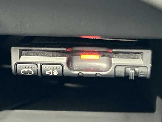 日産 ノート e－パワー X 山形県 2016(平28)年 6.6万km ブリリアントホワイトパール 社外ナビ/・フルセグTV/AM/FM/CD/Bluetooth/衝突被害軽減システム/ドライブレコーダー/バックカメラ/レーンキープアシスト/オートライト/横滑り防止装置/ETC/純正フロアマット/スマートキー/スペアキー/プッシュスタート/ドアバイザー