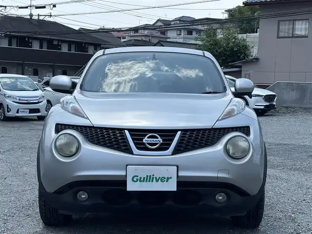 日産 ジューク 15RX 熊本県 2010(平22)年 18.5万km ダイヤモンドシルバー 社外ナビ（CN-RE07WD）/【フルセグTV/CD/DVD/Bluetooth/ラジオ】/バックカメラ/ETC/オートライト/電動格納ミラー/純正フロアマット/純正ドアバイザー/取扱説明書