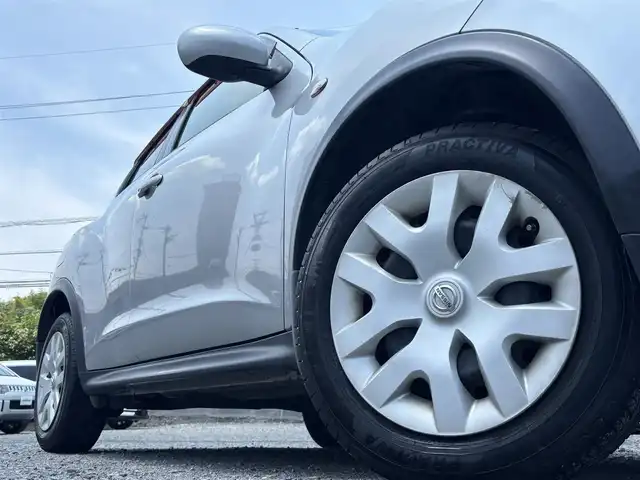 日産 ジューク 15RX 熊本県 2010(平22)年 18.5万km ダイヤモンドシルバー 社外ナビ（CN-RE07WD）/【フルセグTV/CD/DVD/Bluetooth/ラジオ】/バックカメラ/ETC/オートライト/電動格納ミラー/純正フロアマット/純正ドアバイザー/取扱説明書