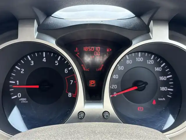 日産 ジューク 15RX 熊本県 2010(平22)年 18.5万km ダイヤモンドシルバー 社外ナビ（CN-RE07WD）/【フルセグTV/CD/DVD/Bluetooth/ラジオ】/バックカメラ/ETC/オートライト/電動格納ミラー/純正フロアマット/純正ドアバイザー/取扱説明書