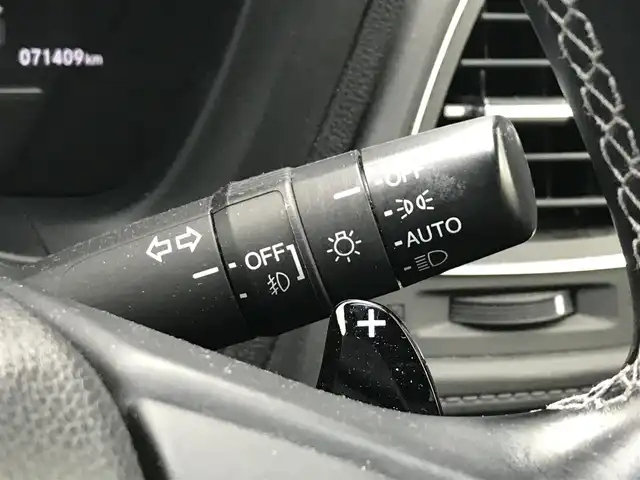 ホンダ ヴェゼル ハイブリッド Z ホンダセンシング 富山県 2017(平29)年 7.2万km クリスタルブラックパール 社外ナビ/フルセグTV/Bluetooth/バックカメラ/衝突被害軽減ブレーキ/レーンキープアシスト/レーダークルーズコントロール/プッシュスタート/スマートキー/革巻きステアリング/ステアリングスイッチ/ハーフレザーシート/プッシュスタート/スマートキー/スペアキー1本/シートヒーター/ルーフレール/スタッドレスタイヤ車載/ETC