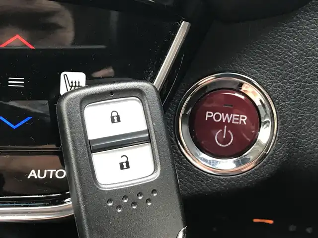 ホンダ ヴェゼル ハイブリッド Z ホンダセンシング 富山県 2017(平29)年 7.2万km クリスタルブラックパール 社外ナビ/フルセグTV/Bluetooth/バックカメラ/衝突被害軽減ブレーキ/レーンキープアシスト/レーダークルーズコントロール/プッシュスタート/スマートキー/革巻きステアリング/ステアリングスイッチ/ハーフレザーシート/プッシュスタート/スマートキー/スペアキー1本/シートヒーター/ルーフレール/スタッドレスタイヤ車載/ETC